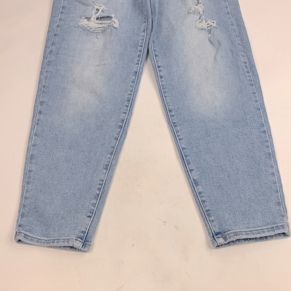 Levi’s Silver Tab MOM jeans Size 28 Light wash denim Distressed tapered Leg - Picture 4 of 14